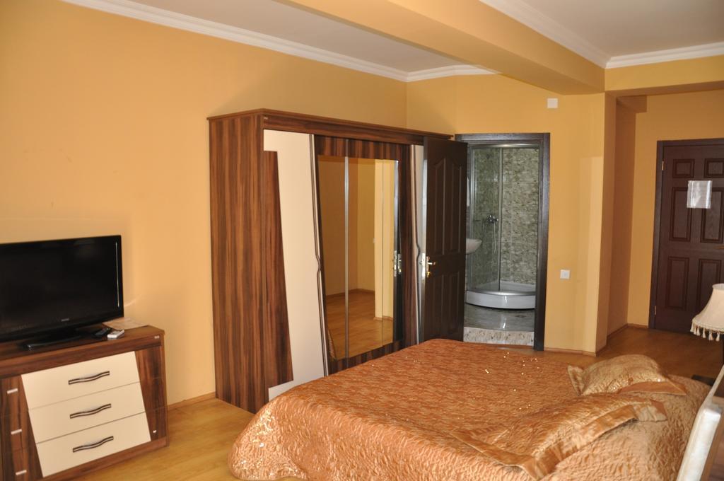Prestige Hotel Batumi Room photo